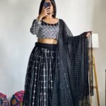 Elegance in Ethnic Kurti Set for Indian Festivals